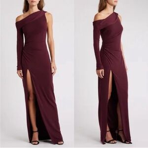 NWOT Katie May Mojave Single Long Sleeve Gown in Sangria